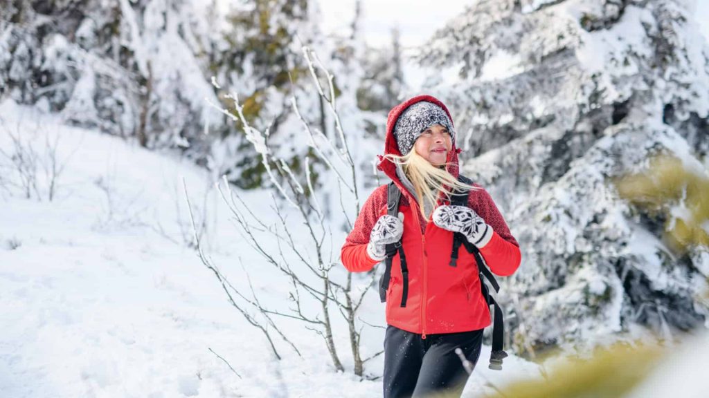how to dress for hiking in winter 4 (1)